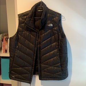 Black north face vest